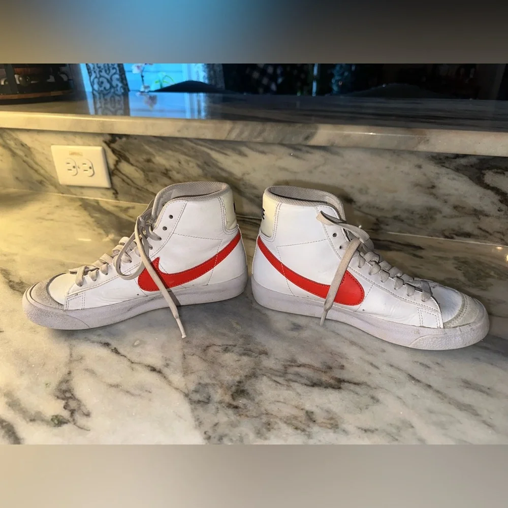 Nike Youth Size‎ 4.5 High-Top Sneakers